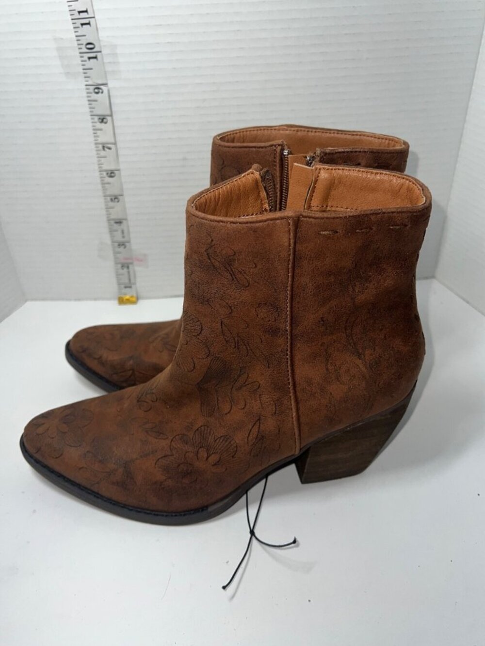 Very G  WESTERN ankle BOOTIES 10 floral print Brown side zipper 3 1/2" heel NEW